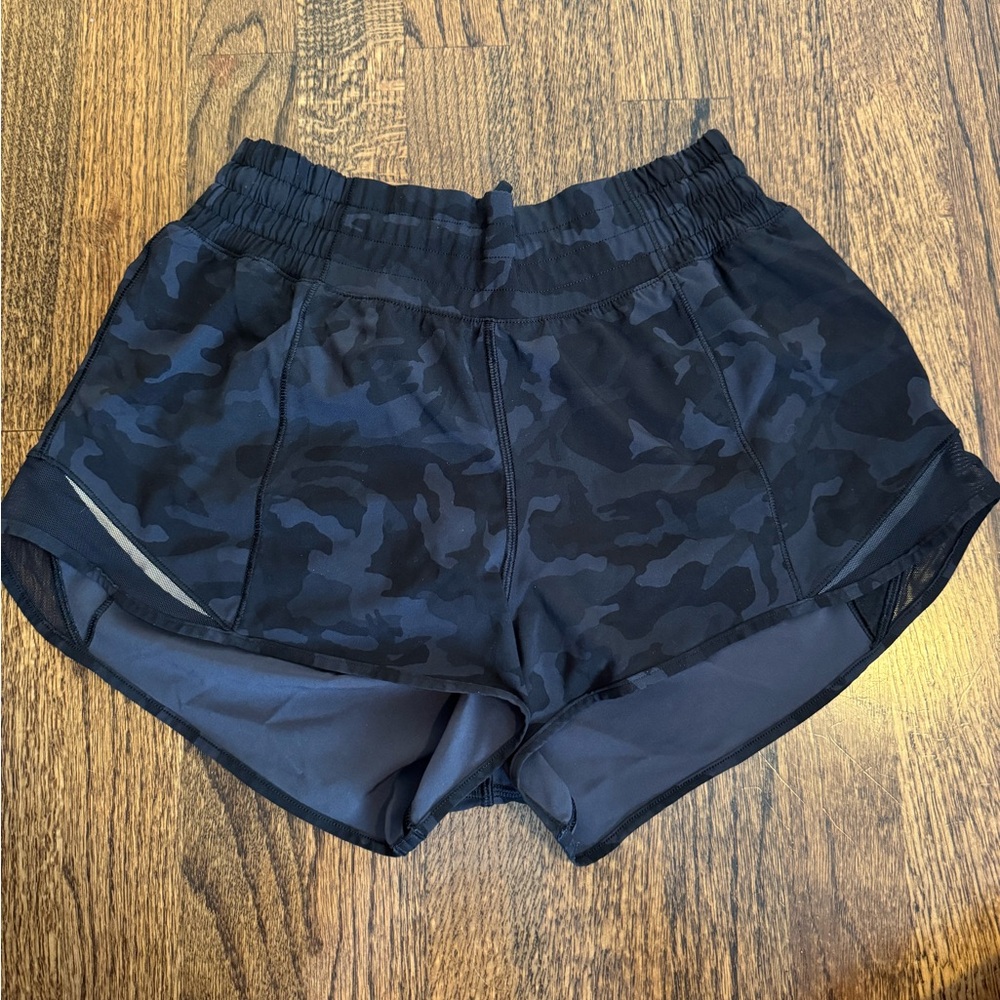 Lululemon Hotty Hot Short 2.5 inch
